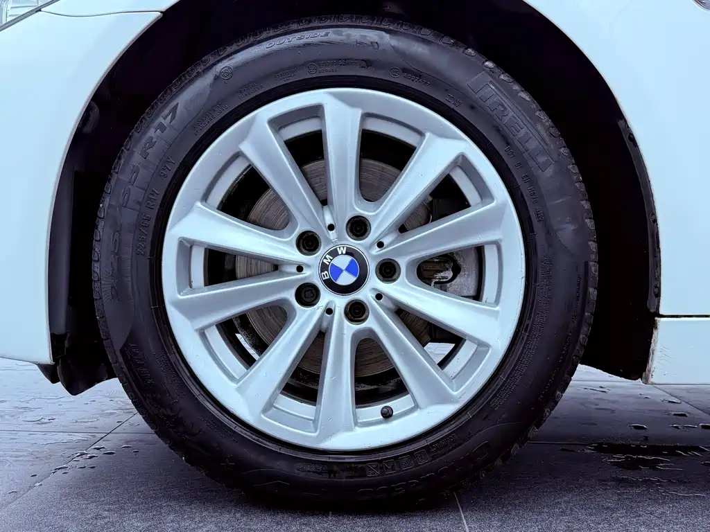 BMW 5 Series 2013 — фото 23