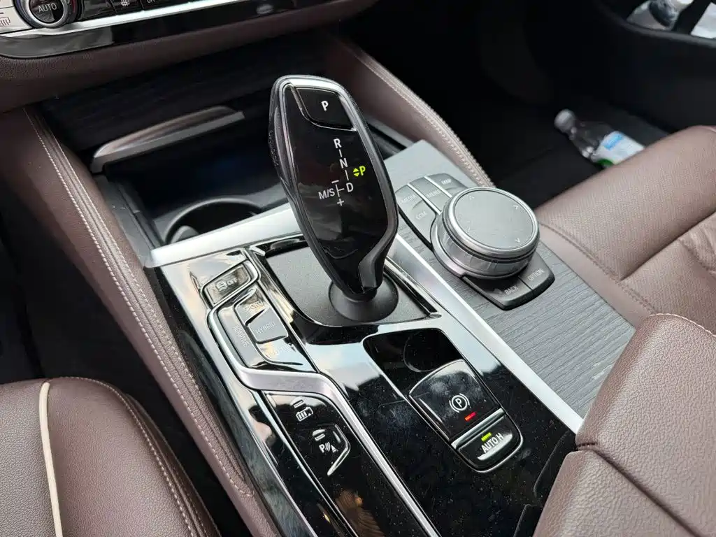 BMW 5 Series New Energy 2022 — фото 9