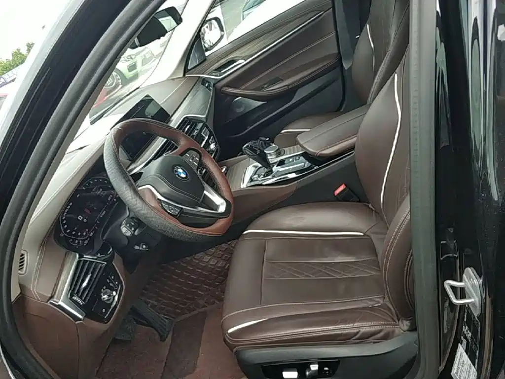 BMW 5 Series 2020 — фото 15