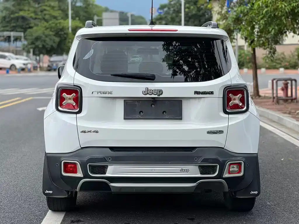 Jeep Renegade 2018 — фото 5
