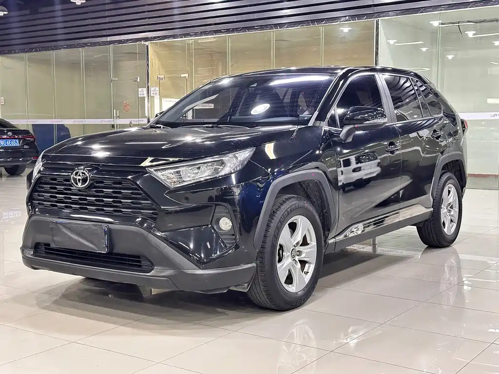 Toyota RAV4 2021 — фото 1