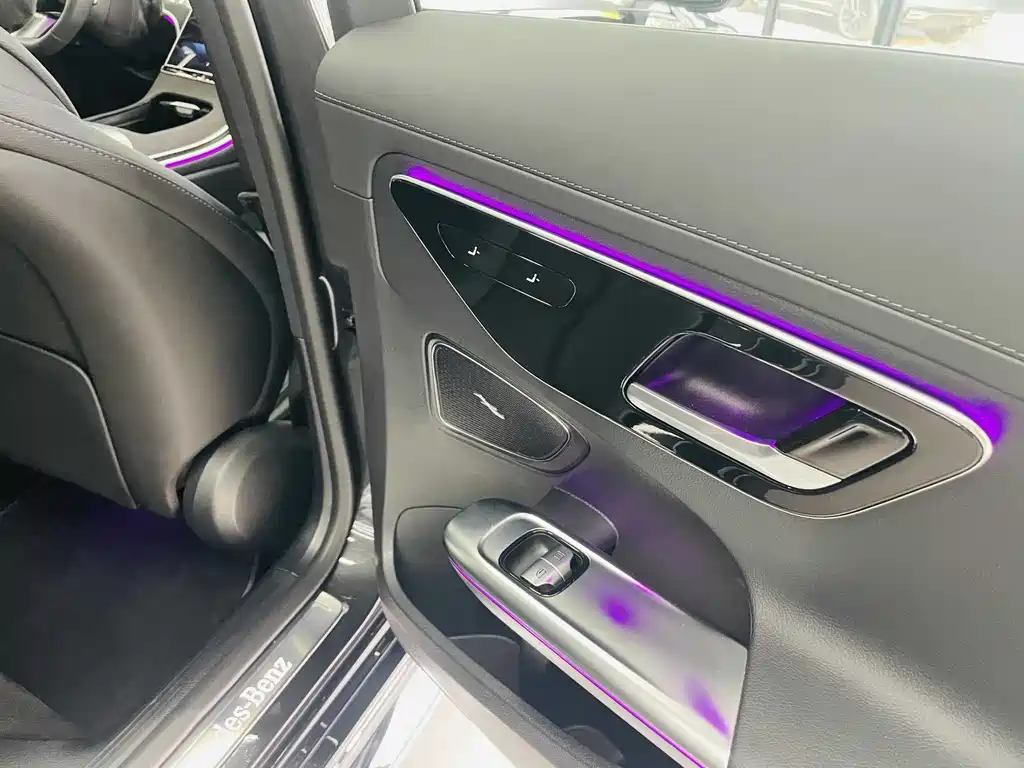 Mercedes-Benz C-Class 2025 — фото 12