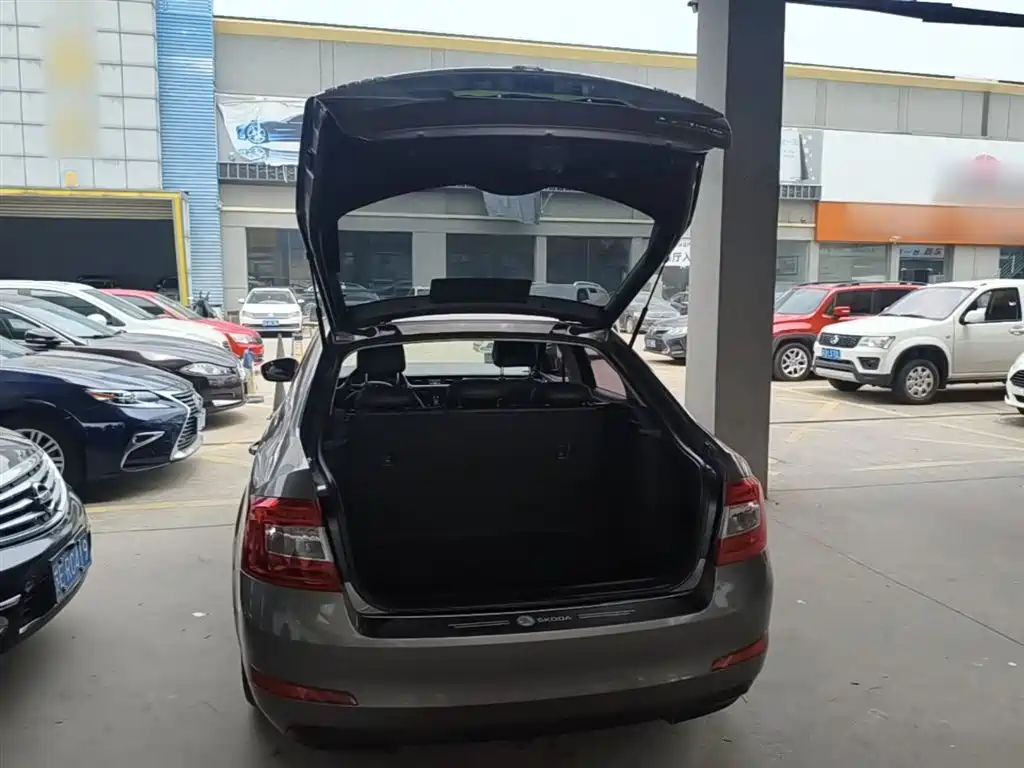 Skoda Octavia 2017 — фото 19