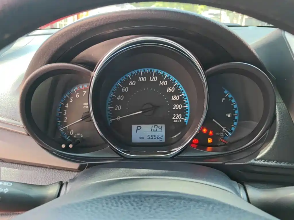 Toyota Yaris L 2018 — фото 12