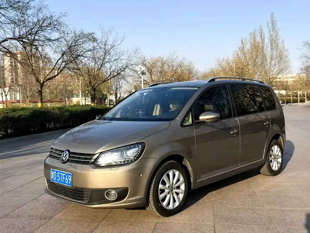 Volkswagen Touran 2015 — фото 1