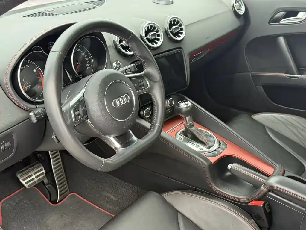 Audi TT 2013 — фото 12