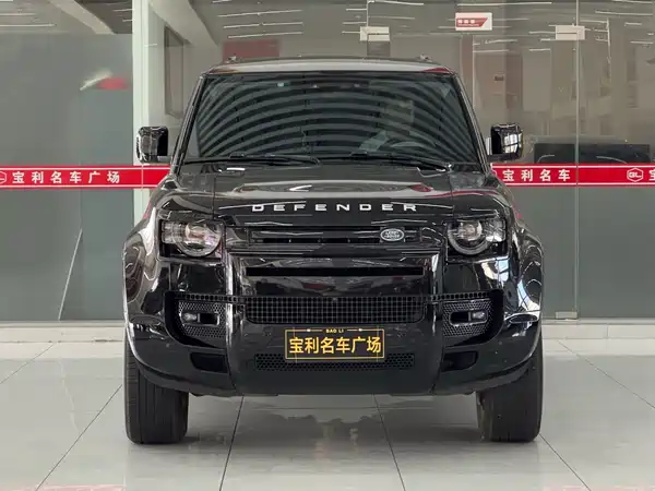 Land Rover Defender 2024