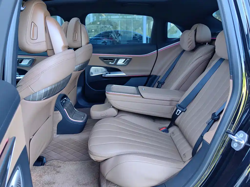 Mercedes-Benz E-Class 2025 — фото 11