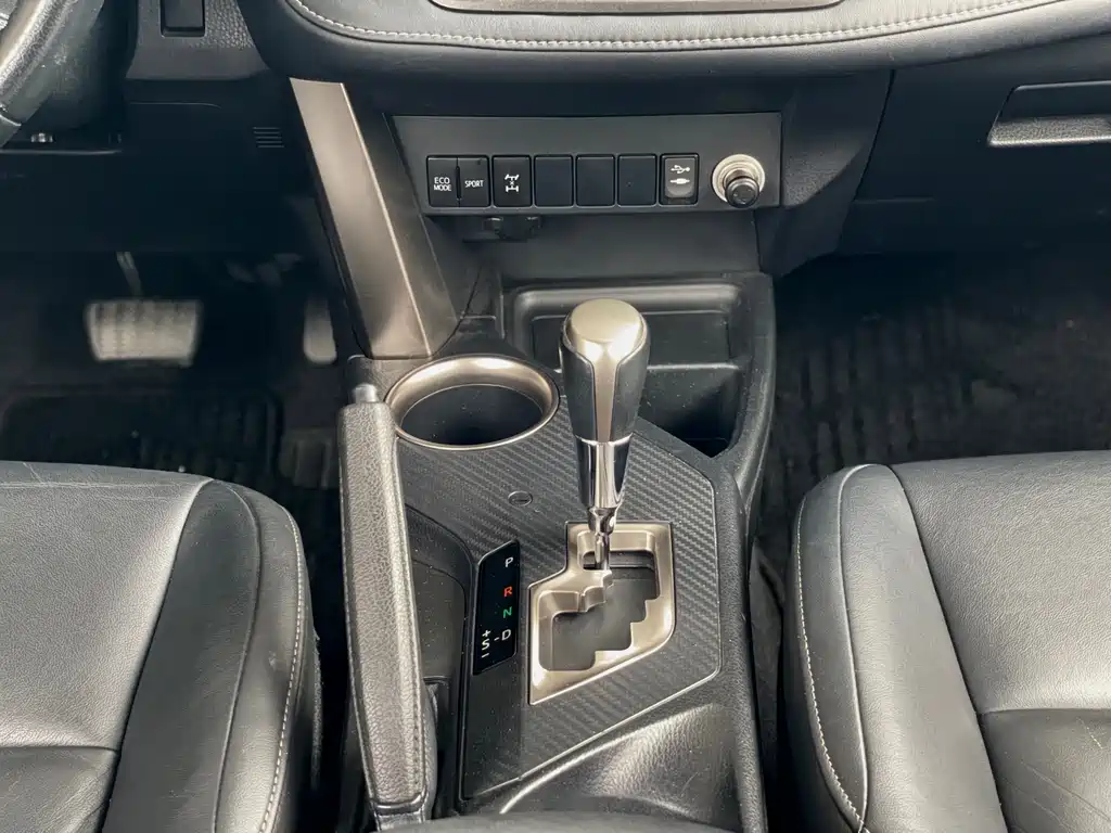 Toyota RAV4 2014 — фото 16