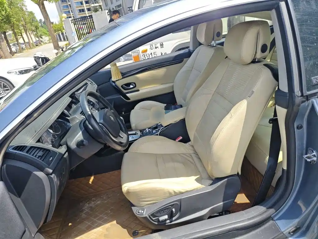 Renault Laguna 2015 — фото 11