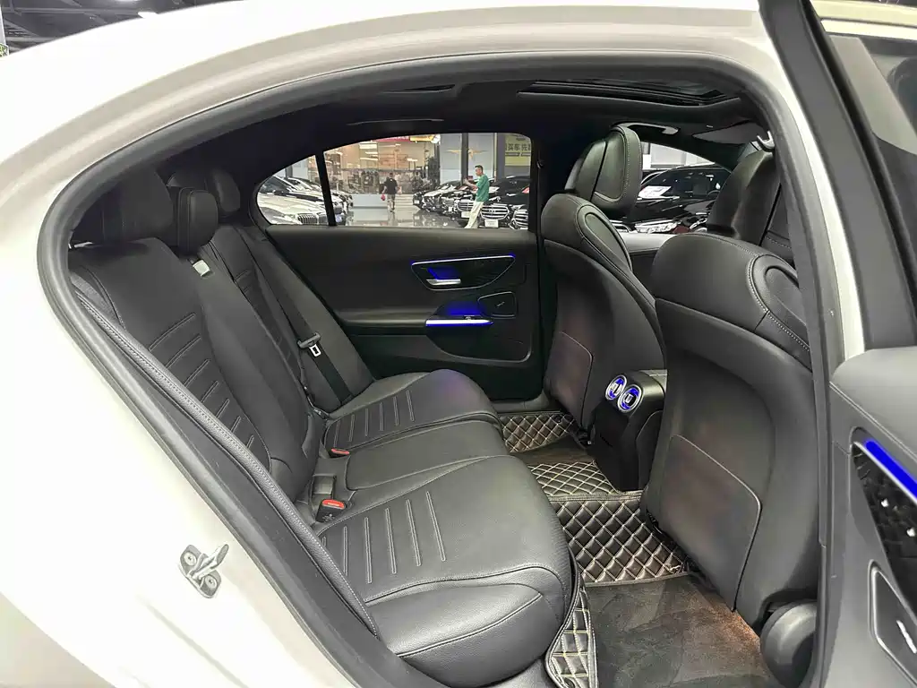 Mercedes-Benz C-Class 2024