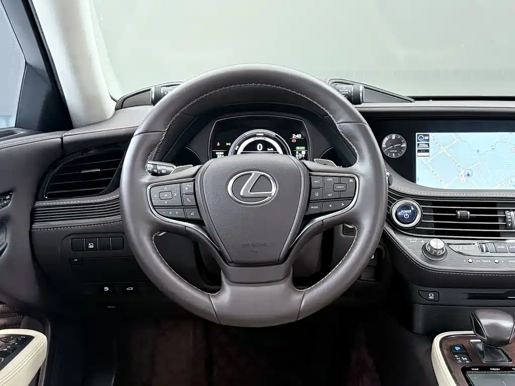 Lexus LS 2019 — фото 13