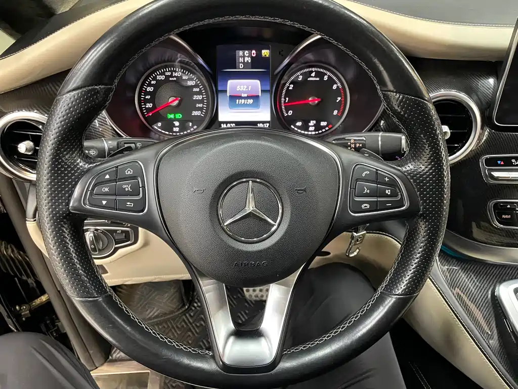Mercedes-Benz V-Class 2019 — фото 22