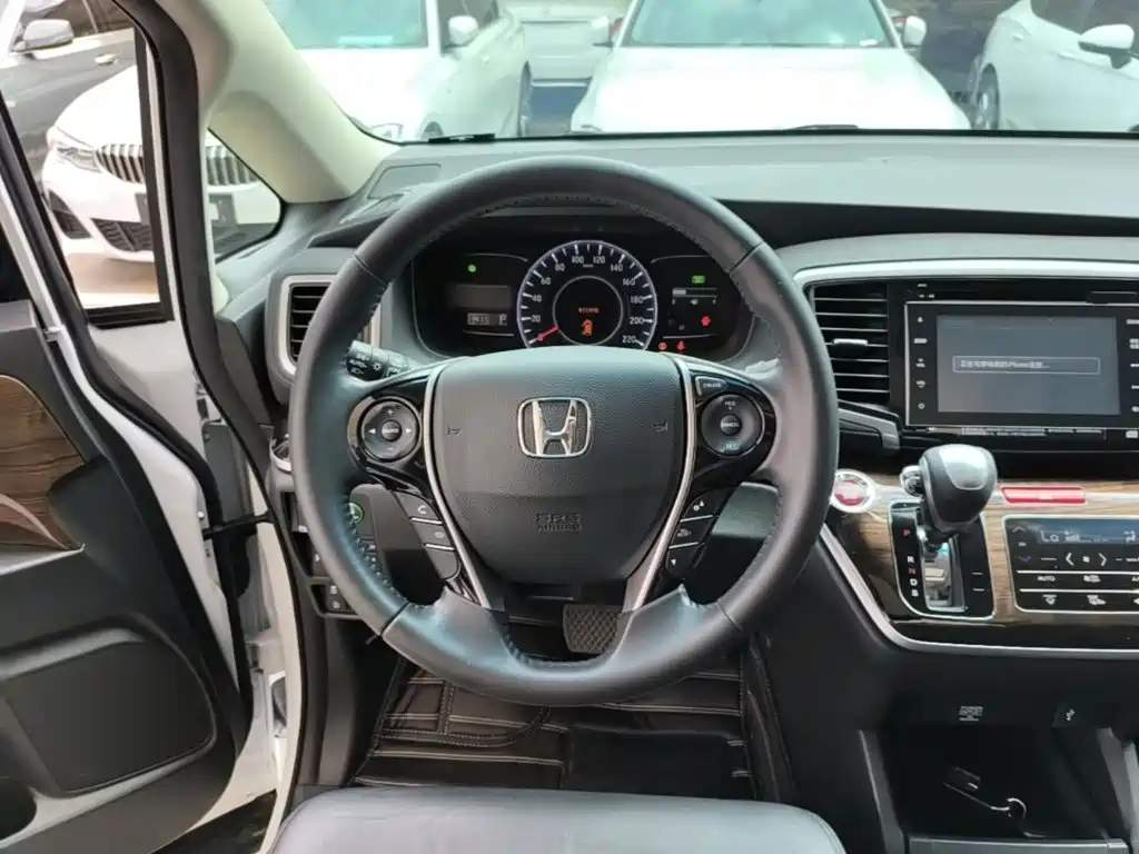 Honda Odyssey 2018 — фото 11