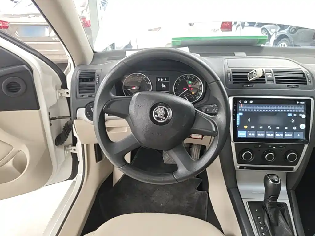 Skoda Octavia 2015 — фото 11
