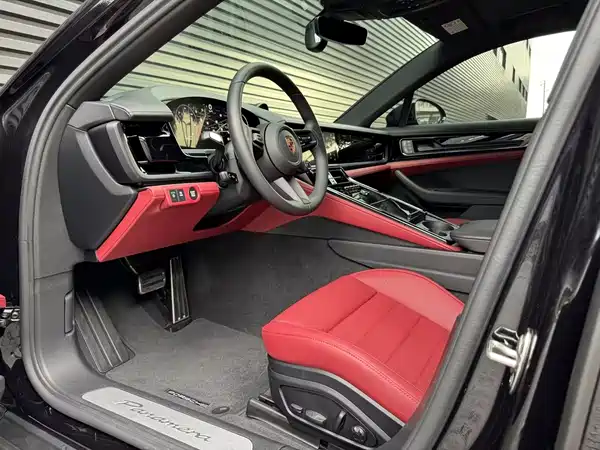Porsche Panamera 2025
