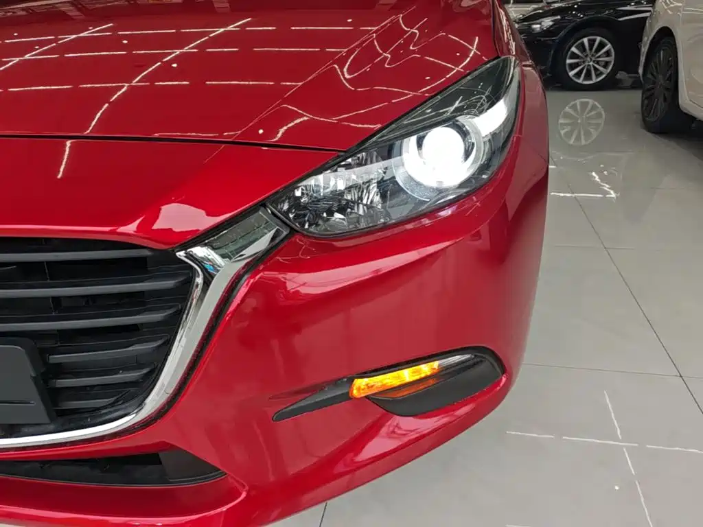 Mazda 3 Axela 2017 — фото 24