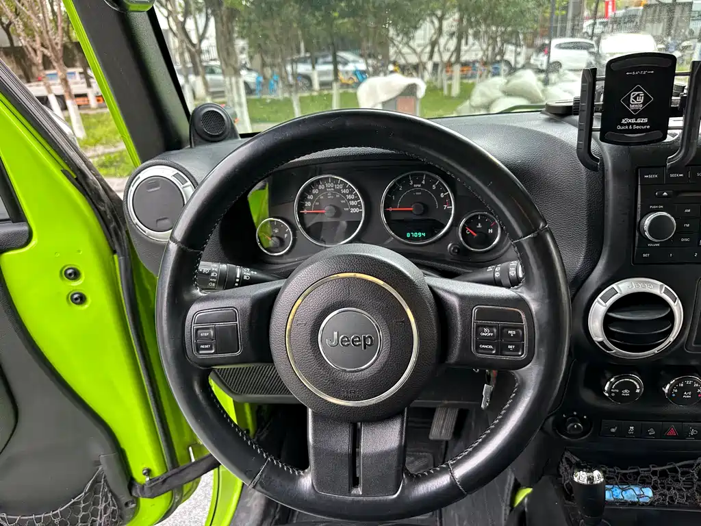 Jeep Wrangler 2013 — фото 14