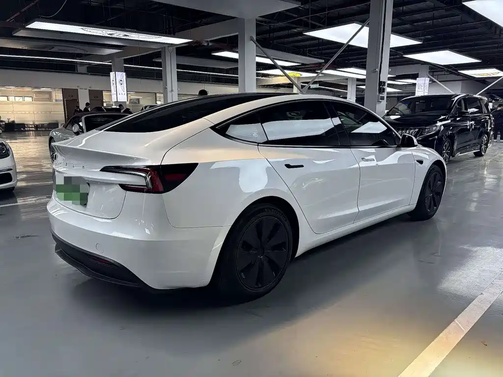 Tesla Model 3 2024 — фото 13