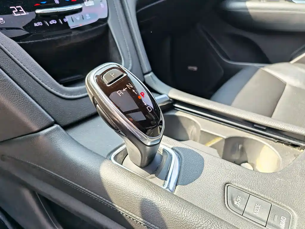 Cadillac XT5 2018 — фото 16
