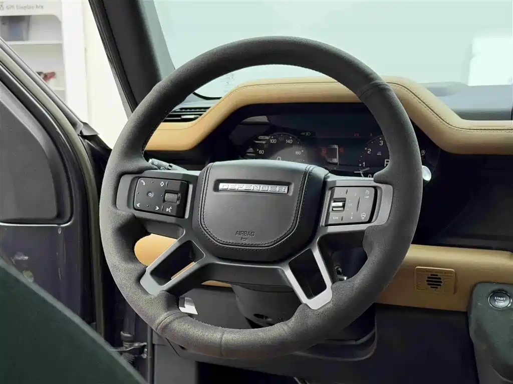 Land Rover Defender 2023 — фото 12