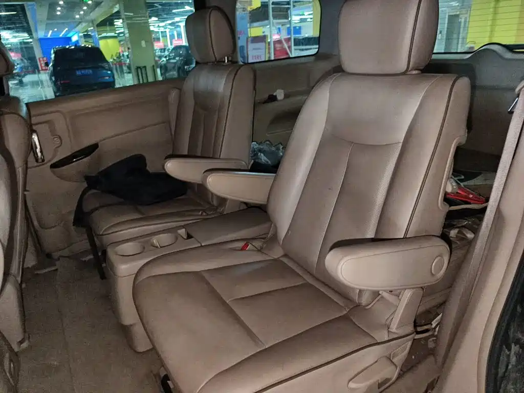 Nissan Quest 2015 — фото 13