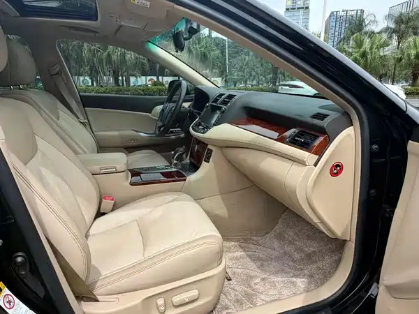 Toyota Crown 2014