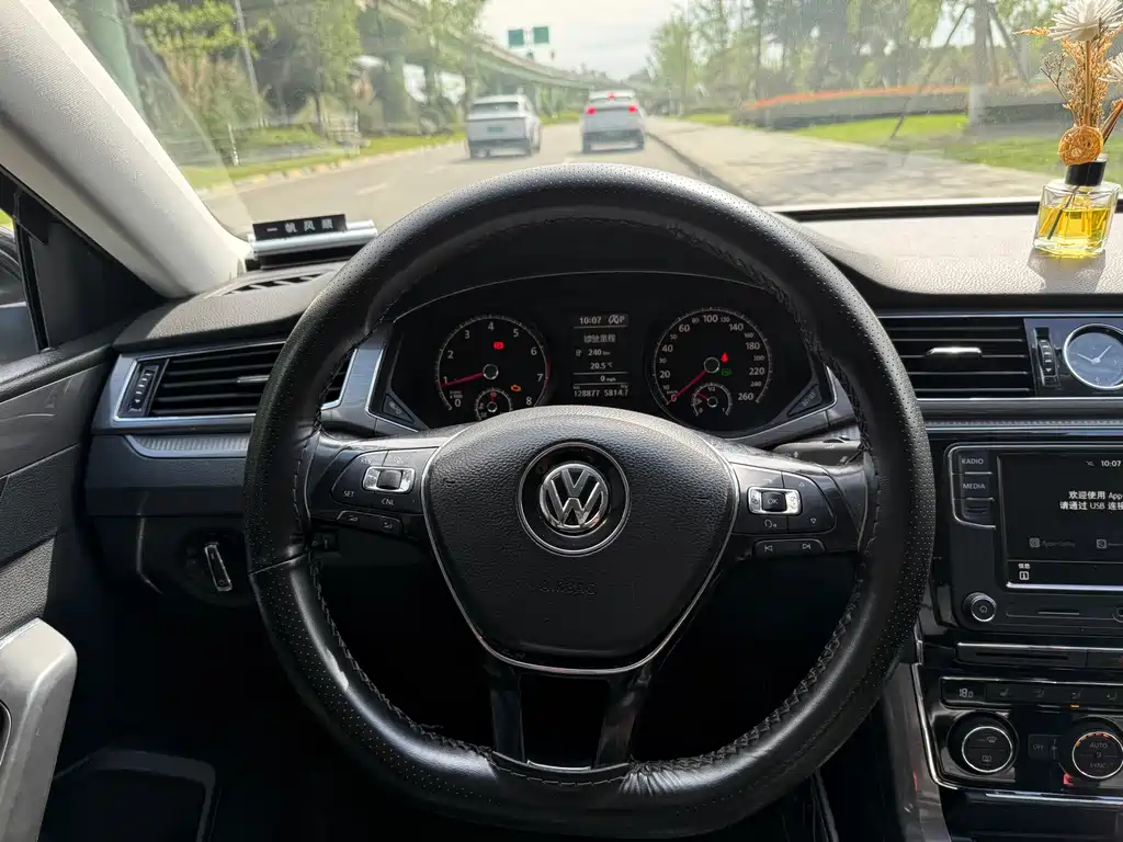 Volkswagen Passat 2018 — фото 18