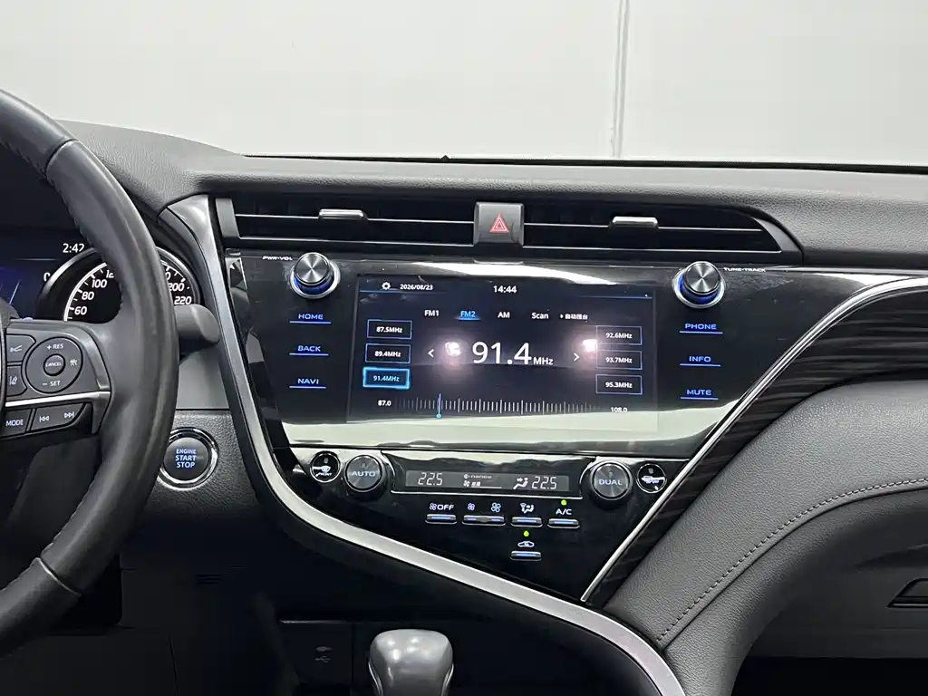Toyota Camry 2019 — фото 17