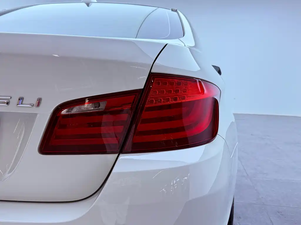 BMW 5 Series 2013 — фото 27