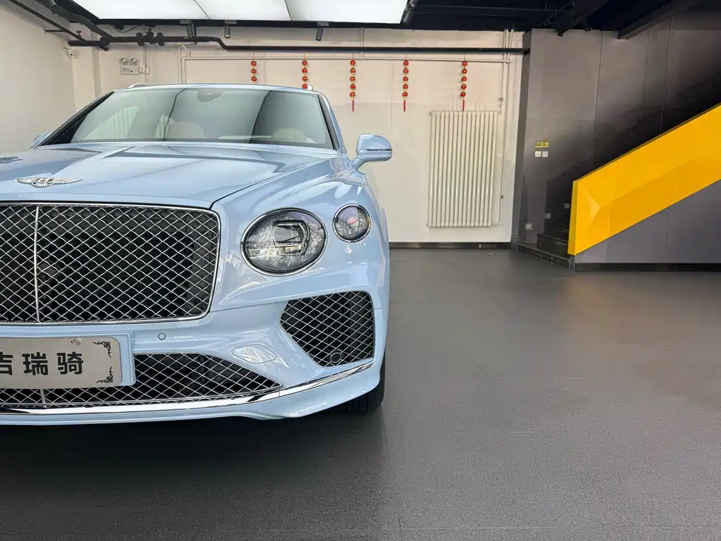 Bentley Bentayga 2020 — фото 19