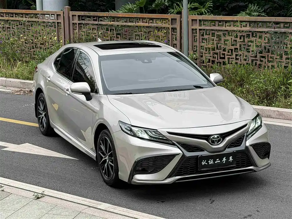 Toyota Camry 2021 — фото 1