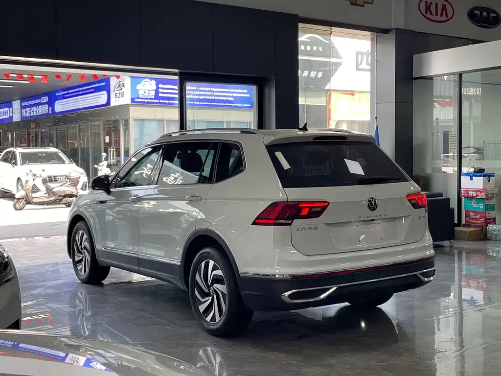 Volkswagen Tiguan L 2022 — фото 15
