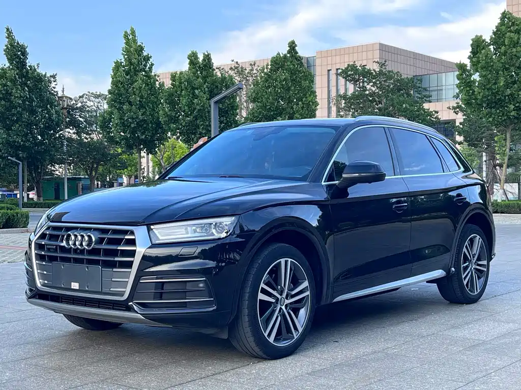 Audi Q5L 2020 — фото 1