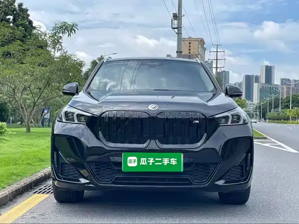 BMW iX1 2025