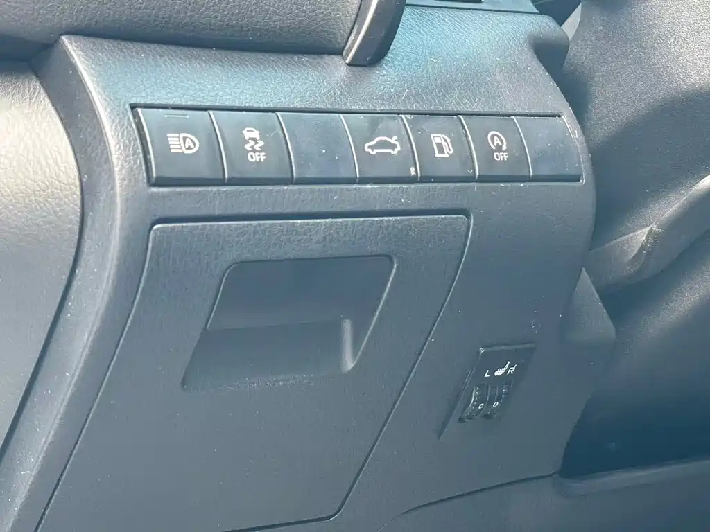 Toyota Camry 2018 — фото 28