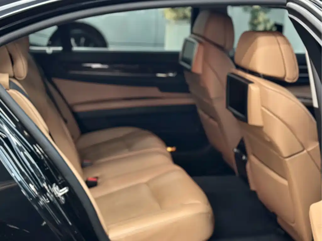BMW 7 Series 2012 — фото 10