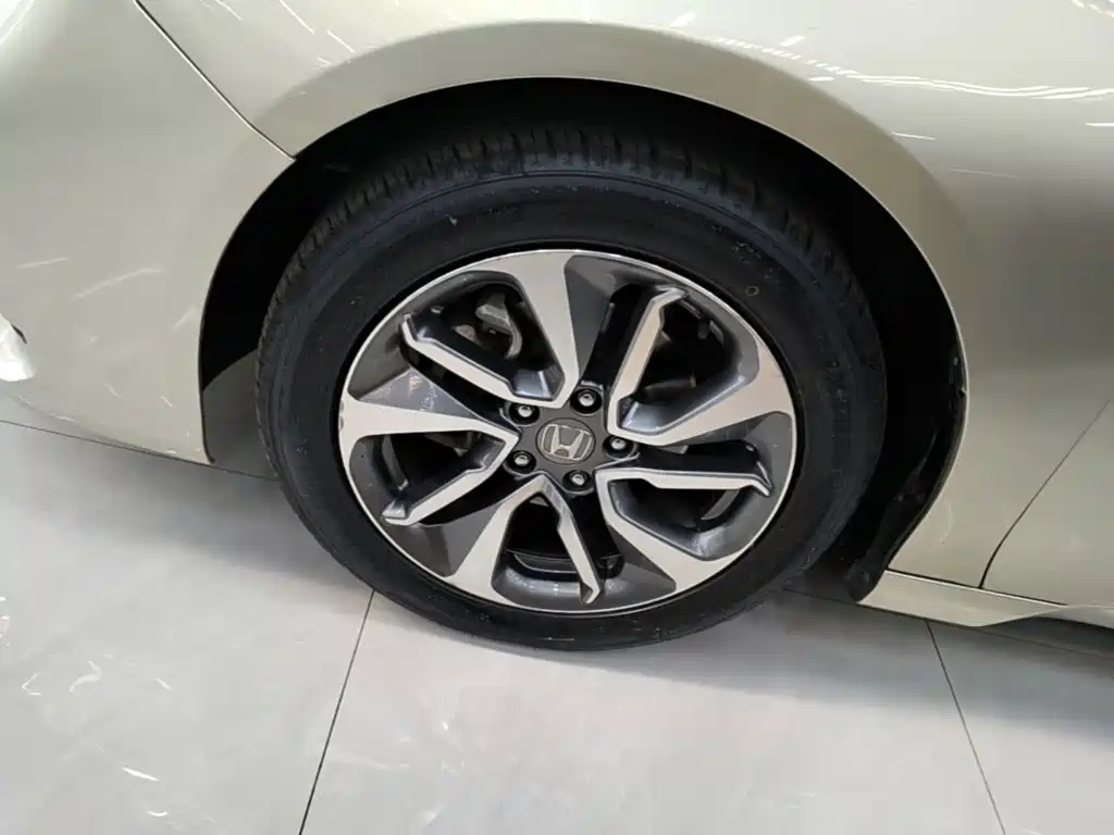 Honda Inspire 2019 — фото 23