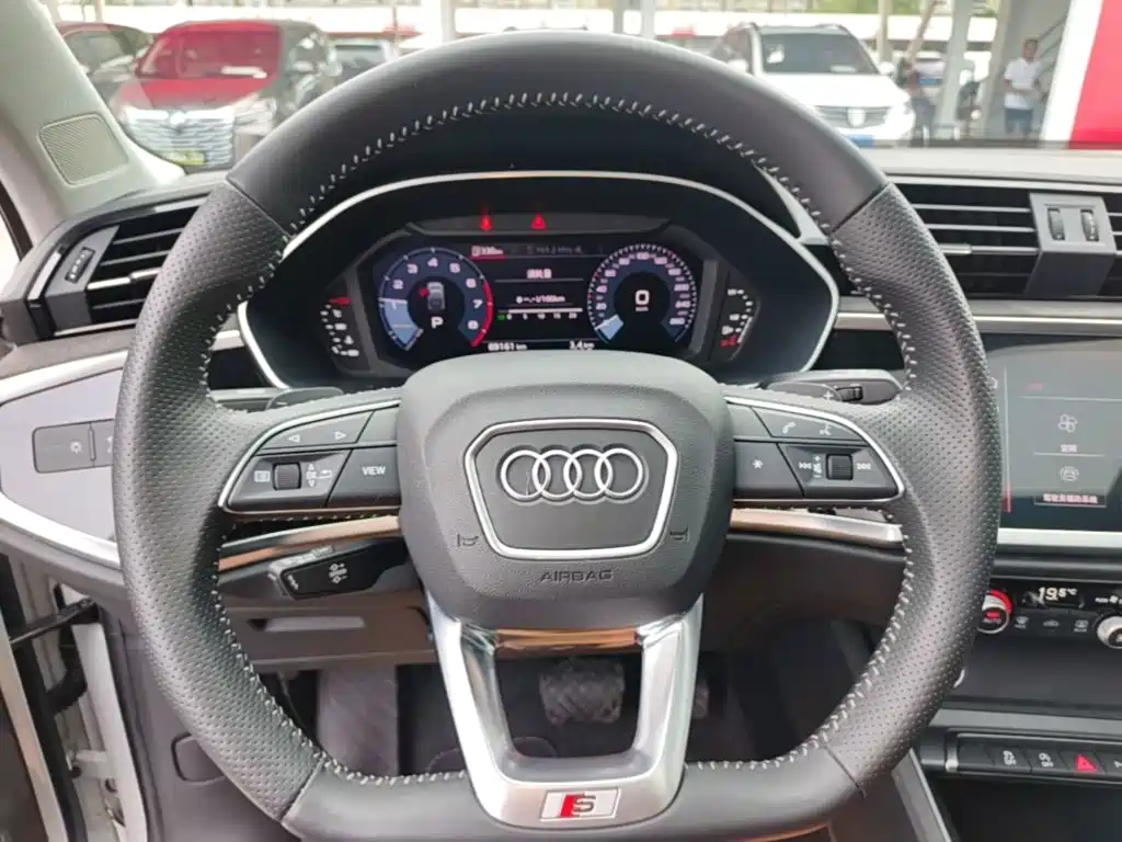 Audi Q3 Sportback 2021 — фото 11