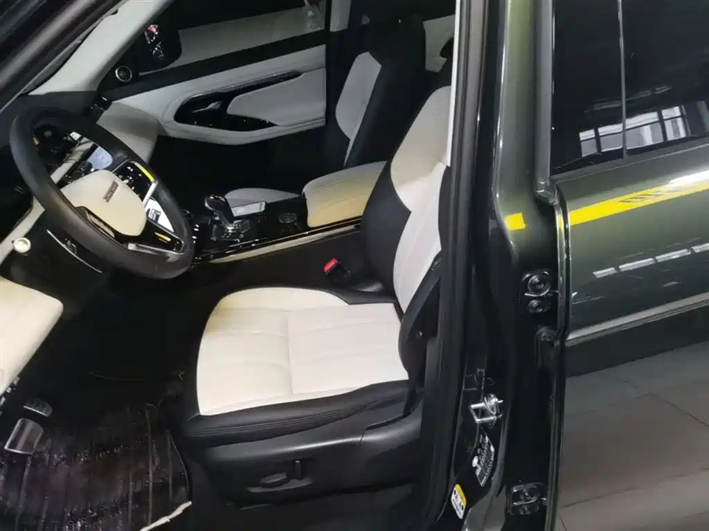 Land Rover Evoque 2021 — фото 15