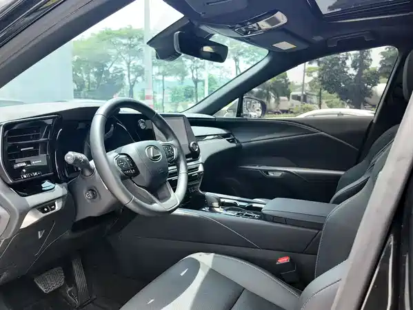 Lexus RX 2023