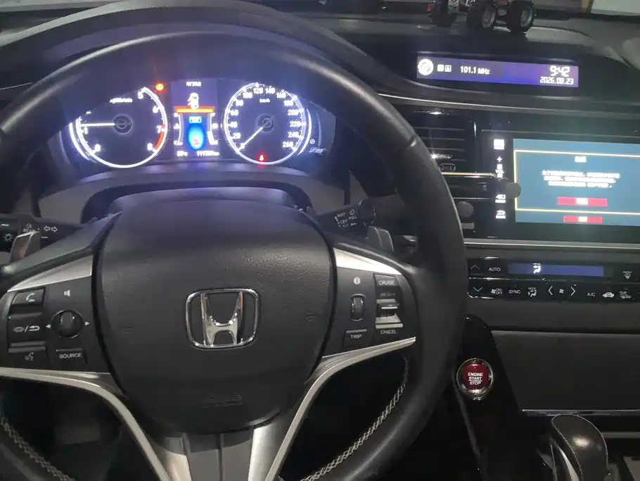 Honda Spirior 2016 — фото 12