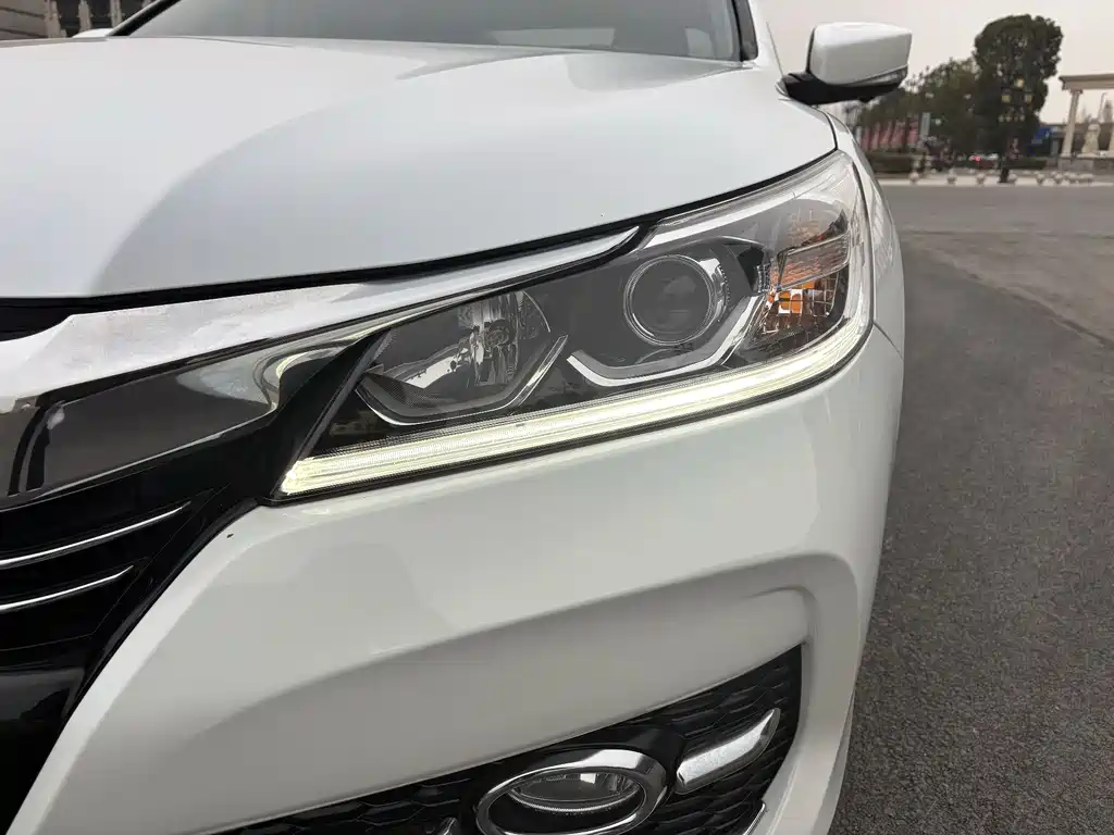 Honda Accord 2017 — фото 18