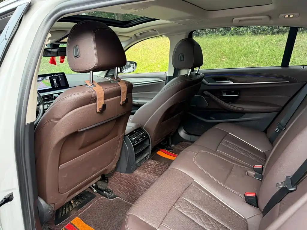BMW 5 Series 2023 — фото 11