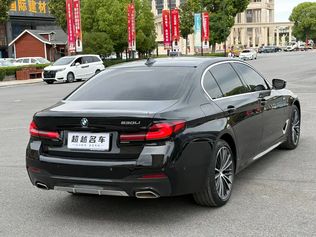 BMW 5 Series 2023 — фото 17