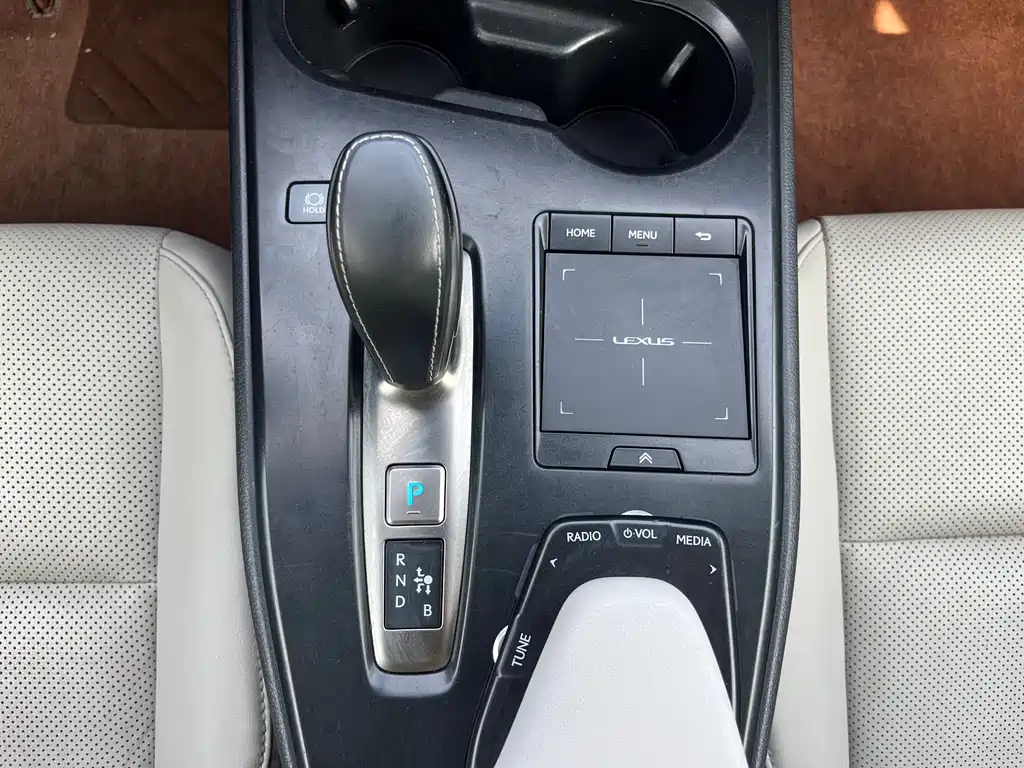 Lexus UX New Energy 2020 — фото 54