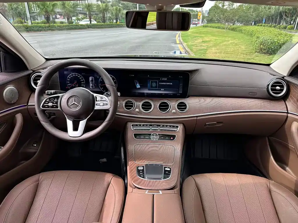 Mercedes-Benz E-Class 2019 — фото 11