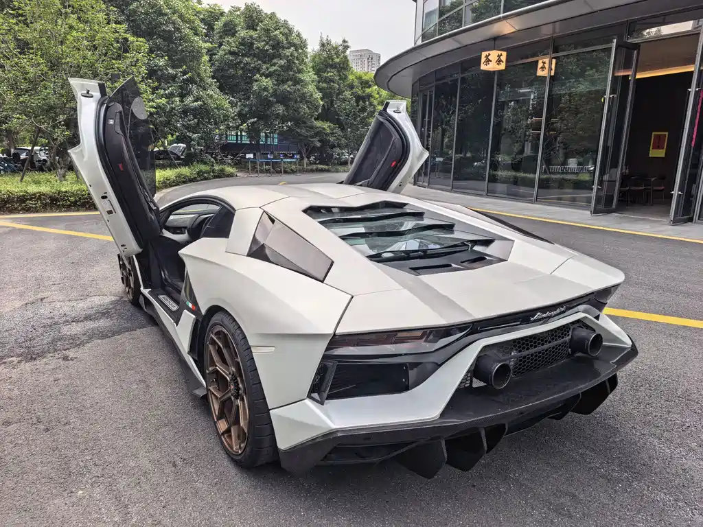 Lamborghini Aventador 2013 — фото 12