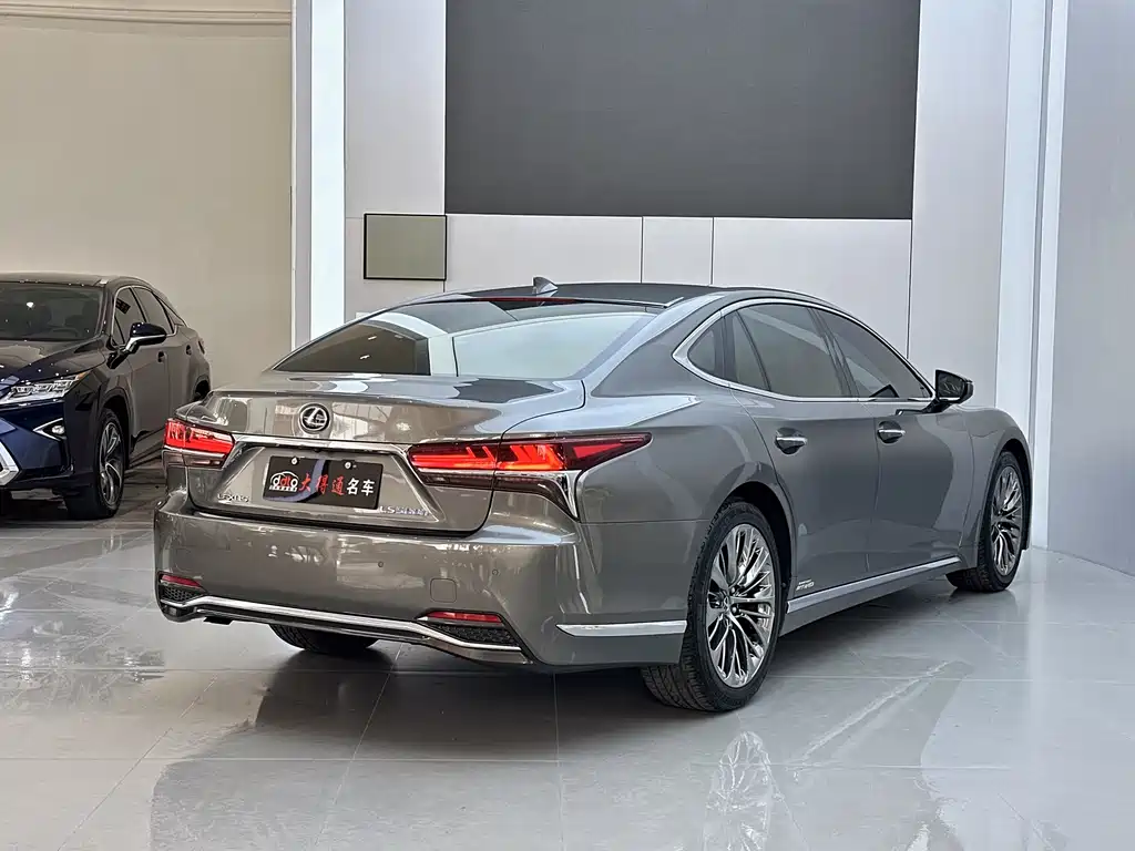 Lexus LS 2019 — фото 20