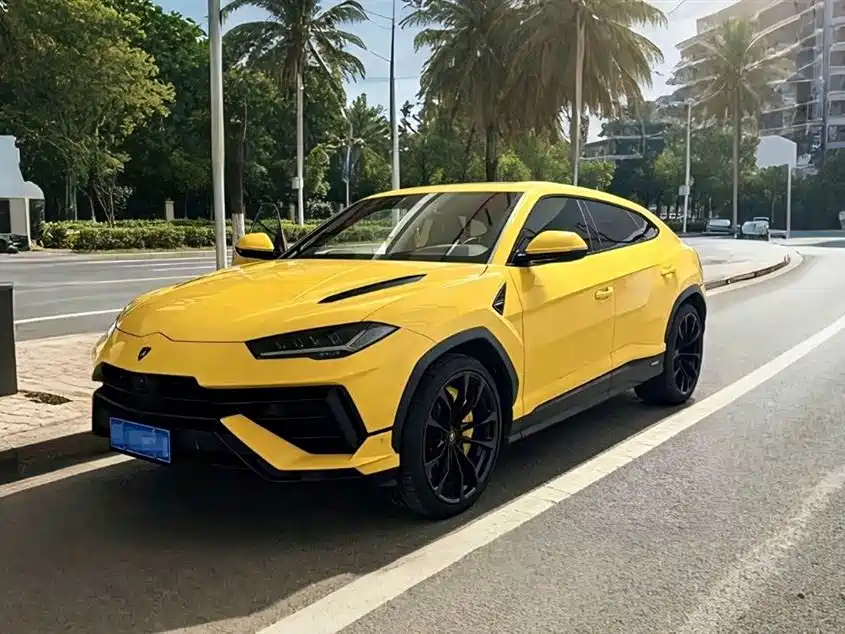 Lamborghini Urus 2023 — фото 1